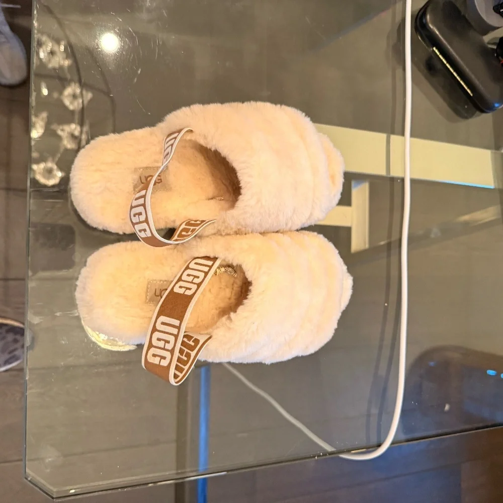 uggs slippers - Picture 1 of 3